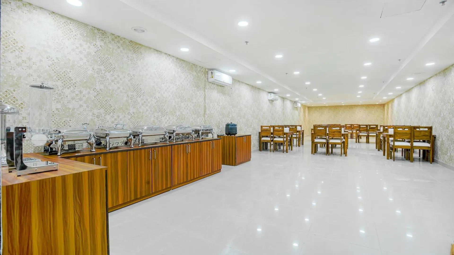 Hotel Ak Continental Zirakpur 0*,