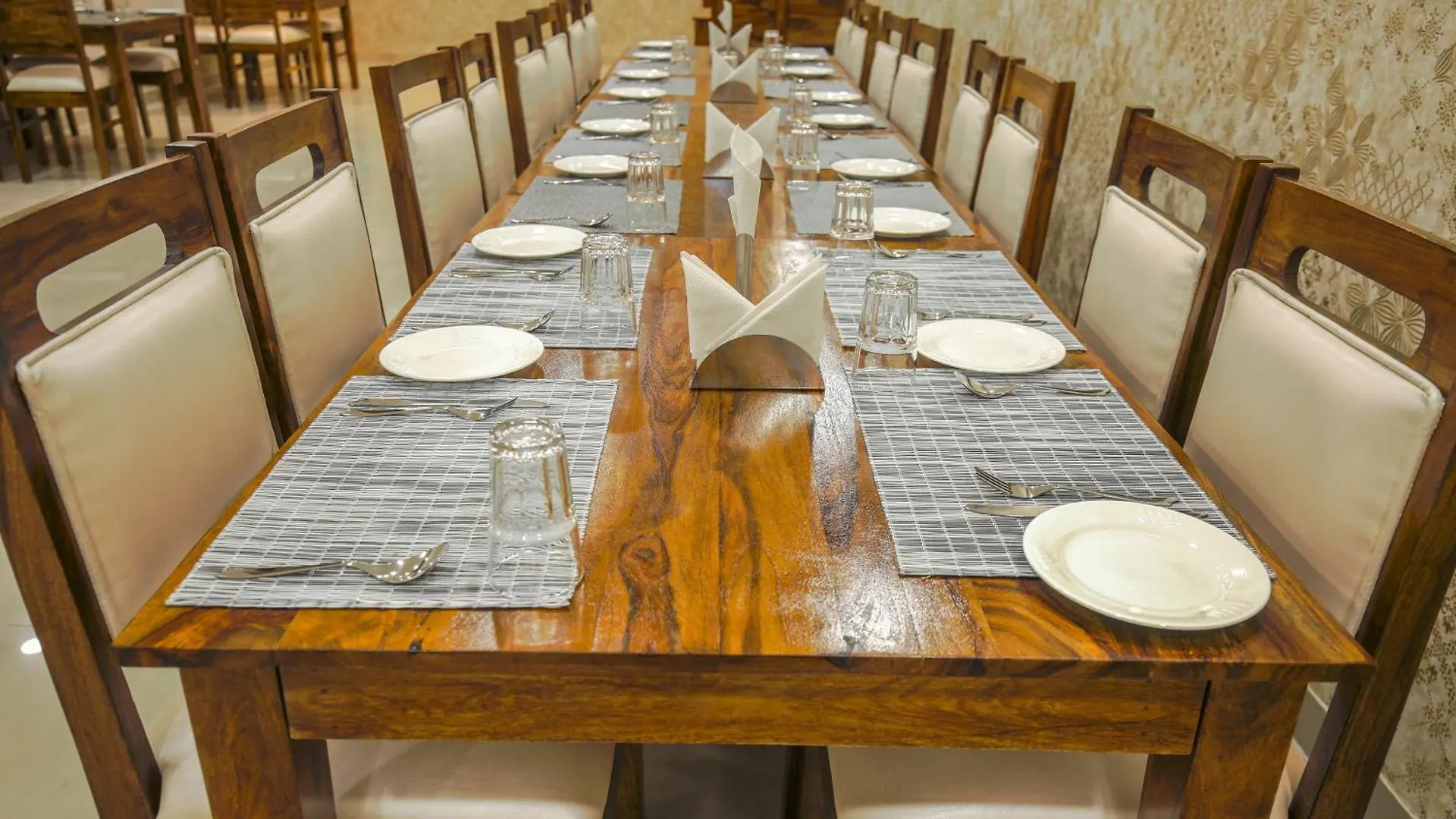 Homestay Hotel Ak Continental Zirakpur