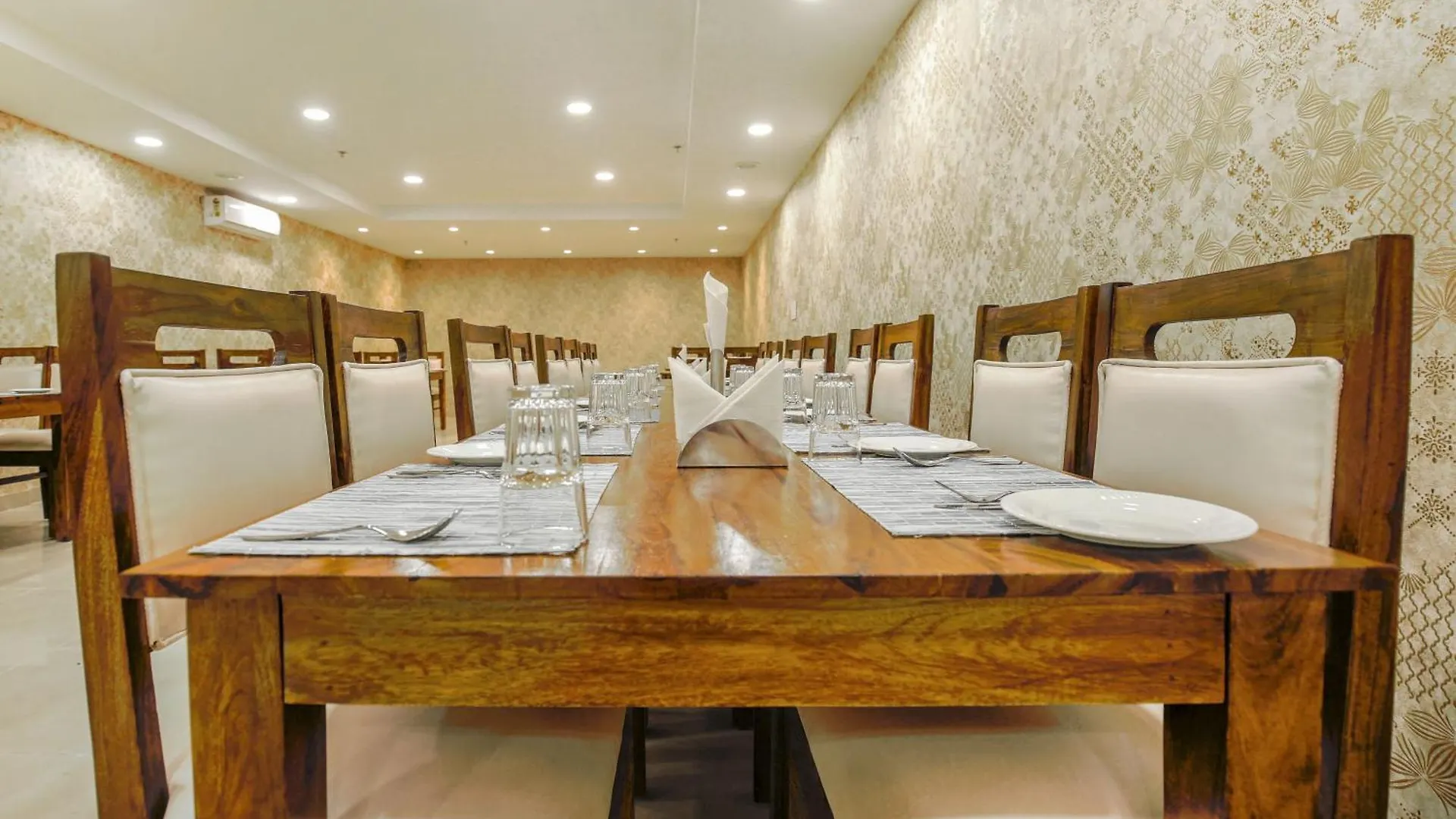 Hotel Ak Continental Zirakpur 0*,