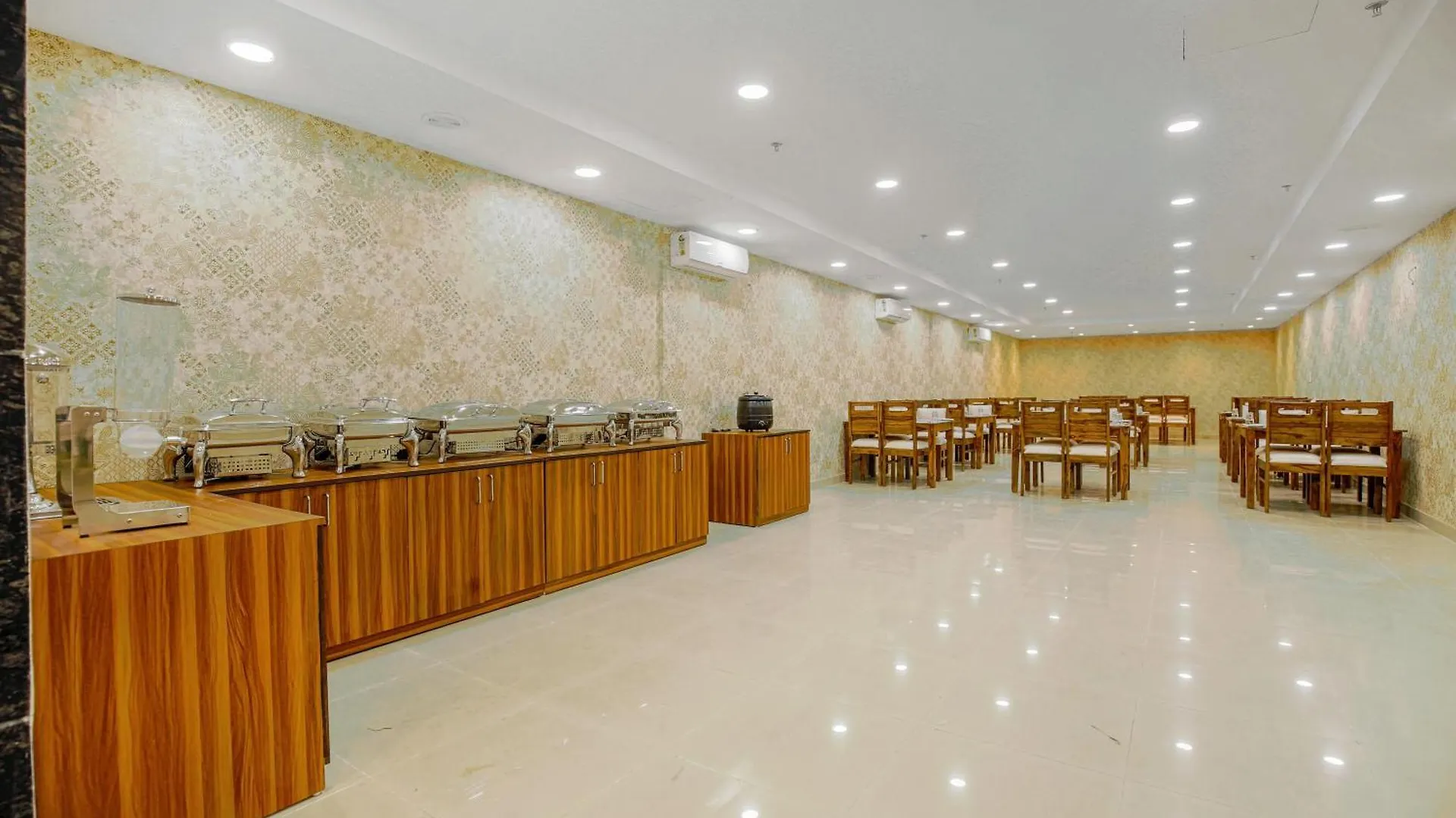 Homestay Hotel Ak Continental Zirakpur India